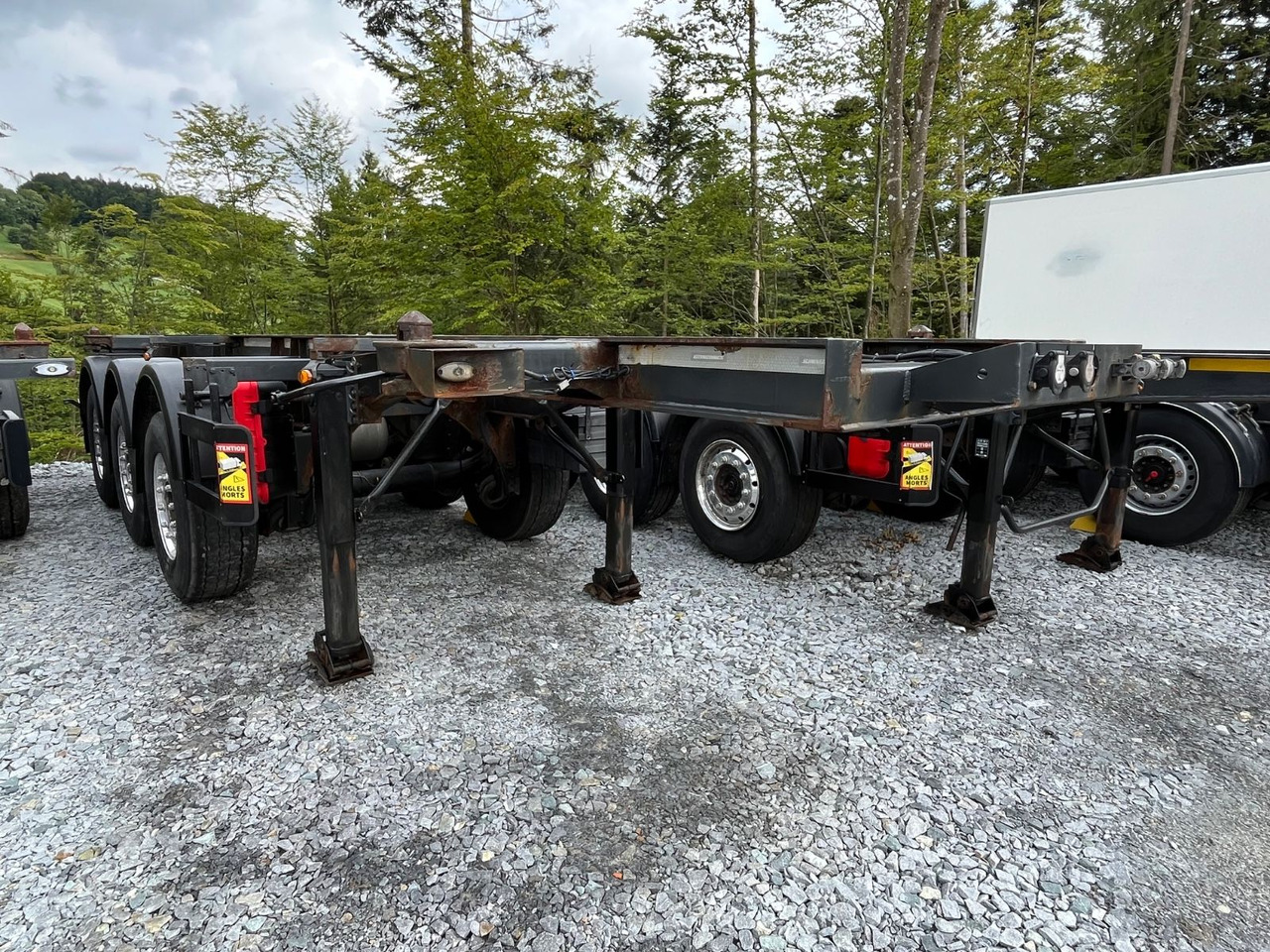 Schwarzmüller S1 R-Serie Tank Chassis ADR SAF Alufelgen - Transporter kontejnera/ Poluprikolica s izmjenjivim sanducima: slika Schwarzmüller S1 R-Serie Tank Chassis ADR SAF Alufelgen - Transporter kontejnera/ Poluprikolica s izmjenjivim sanducima Schwarzmüller S1 R-Serie Tank Chassis ADR SAF Alufelgen - Transporter kontejnera/ Poluprikolica s izmjenjivim sanducima: slika Schwarzmüller S1 R-Serie Tank Chassis ADR SAF Alufelgen - Transporter kontejnera/ Poluprikolica s izmjenjivim sanducima