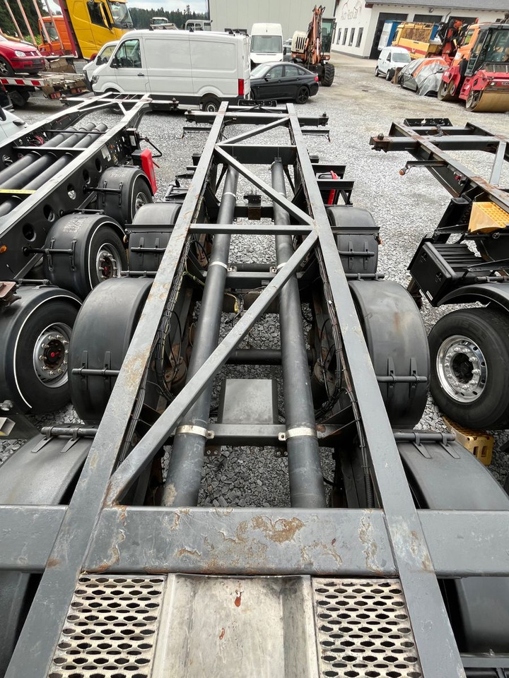 Transporter kontejnera/ Poluprikolica s izmjenjivim sanducima Schwarzmüller S1 R-Serie Tank Chassis ADR SAF Alufelgen: slika Transporter kontejnera/ Poluprikolica s izmjenjivim sanducima Schwarzmüller S1 R-Serie Tank Chassis ADR SAF Alufelgen