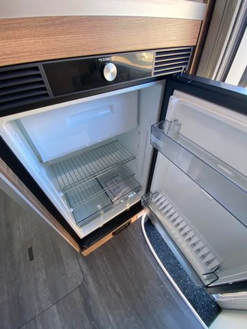 Poluintegrirani kamper Weinsberg X-Cursion Van Edition 500 LT,  Automatik,AHK: slika Poluintegrirani kamper Weinsberg X-Cursion Van Edition 500 LT,  Automatik,AHK