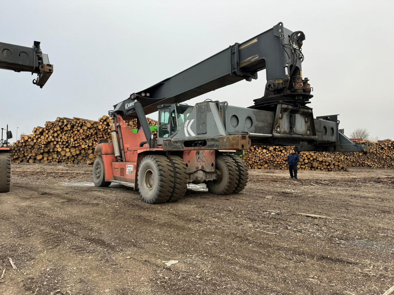 KALMAR DRF420-60S5 BJ: 2007 BStd: 32773h - Stroj za rukovanje kontejnerima: slika KALMAR DRF420-60S5 BJ: 2007 BStd: 32773h - Stroj za rukovanje kontejnerima KALMAR DRF420-60S5 BJ: 2007 BStd: 32773h - Stroj za rukovanje kontejnerima: slika KALMAR DRF420-60S5 BJ: 2007 BStd: 32773h - Stroj za rukovanje kontejnerima