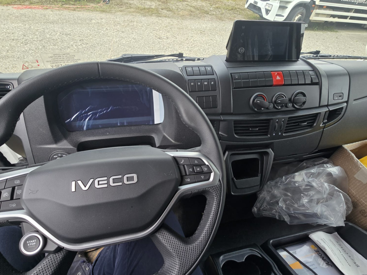 IVECO ML140E28/FP EuroCargo mit Junge Koffer und - Kamion sandučar: slika IVECO ML140E28/FP EuroCargo mit Junge Koffer und - Kamion sandučar IVECO ML140E28/FP EuroCargo mit Junge Koffer und - Kamion sandučar: slika IVECO ML140E28/FP EuroCargo mit Junge Koffer und - Kamion sandučar