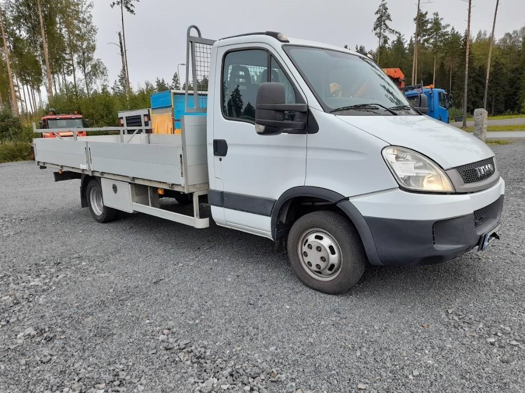 Iveco Daily 40 C18 automat - Dostavno vozilo s ravnom platformom: slika Iveco Daily 40 C18 automat - Dostavno vozilo s ravnom platformom Iveco Daily 40 C18 automat - Dostavno vozilo s ravnom platformom: slika Iveco Daily 40 C18 automat - Dostavno vozilo s ravnom platformom
