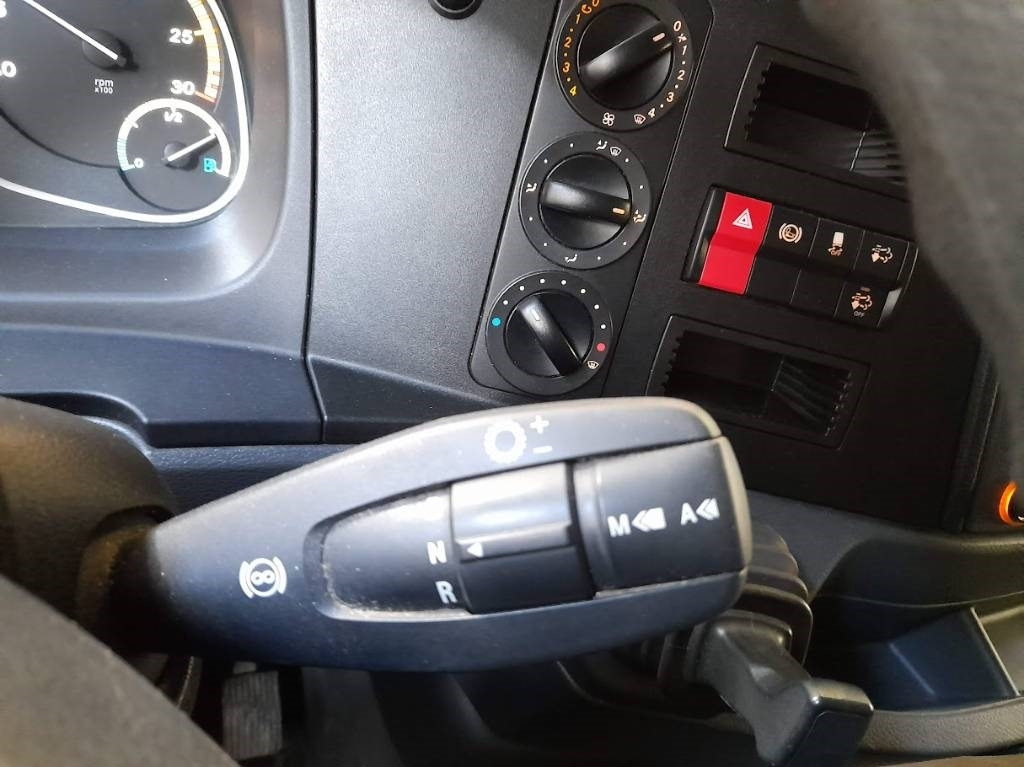 Mercedes-Benz Atego 821 - Kamion hladnjača: slika Mercedes-Benz Atego 821 - Kamion hladnjača Mercedes-Benz Atego 821 - Kamion hladnjača: slika Mercedes-Benz Atego 821 - Kamion hladnjača