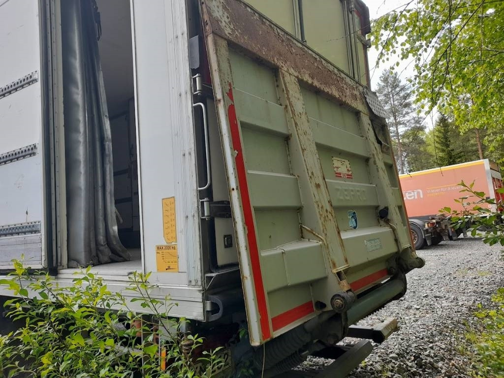 Mercedes-Benz Axor 1829 - Kamion hladnjača: slika Mercedes-Benz Axor 1829 - Kamion hladnjača Mercedes-Benz Axor 1829 - Kamion hladnjača: slika Mercedes-Benz Axor 1829 - Kamion hladnjača
