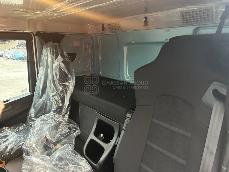 Iveco T-WAY AT380T43H 6x4 R20 Tyres Chassis - Barcelona Stock - Kamion-šasija: slika Iveco T-WAY AT380T43H 6x4 R20 Tyres Chassis - Barcelona Stock - Kamion-šasija Iveco T-WAY AT380T43H 6x4 R20 Tyres Chassis - Barcelona Stock - Kamion-šasija: slika Iveco T-WAY AT380T43H 6x4 R20 Tyres Chassis - Barcelona Stock - Kamion-šasija
