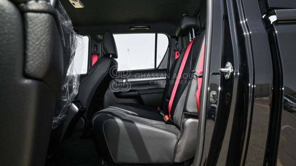 Pick-up TOYOTA HILUX DC 2.8L DIESEL 4X4 GR-S A/T MY24: slika Pick-up TOYOTA HILUX DC 2.8L DIESEL 4X4 GR-S A/T MY24