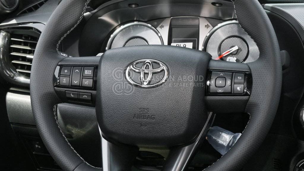 Pick-up TOYOTA HILUX DC 2.8L DIESEL 4X4 GR-S A/T MY24: slika Pick-up TOYOTA HILUX DC 2.8L DIESEL 4X4 GR-S A/T MY24