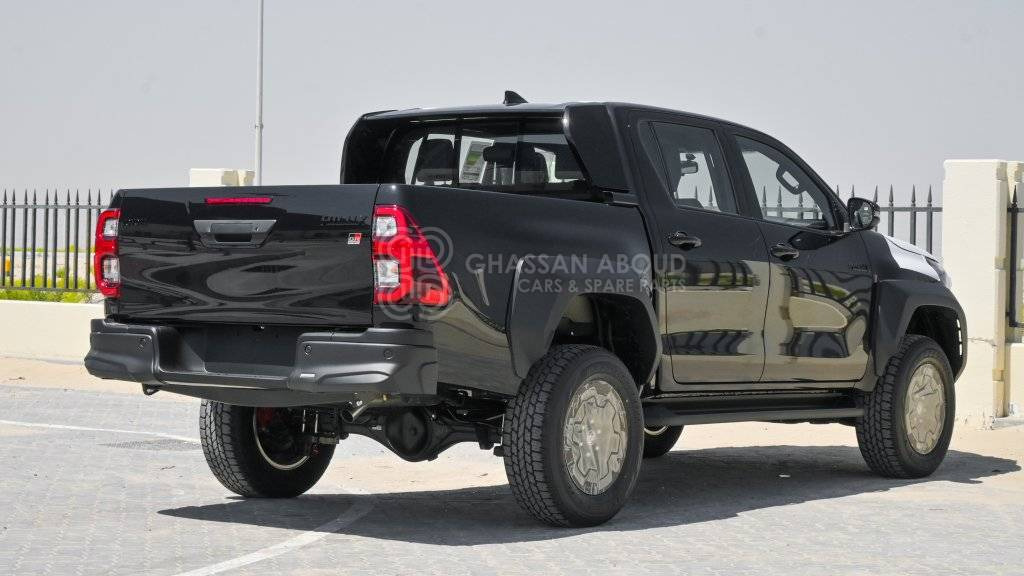Pick-up TOYOTA HILUX DC 2.8L DIESEL 4X4 GR-S A/T MY24: slika Pick-up TOYOTA HILUX DC 2.8L DIESEL 4X4 GR-S A/T MY24