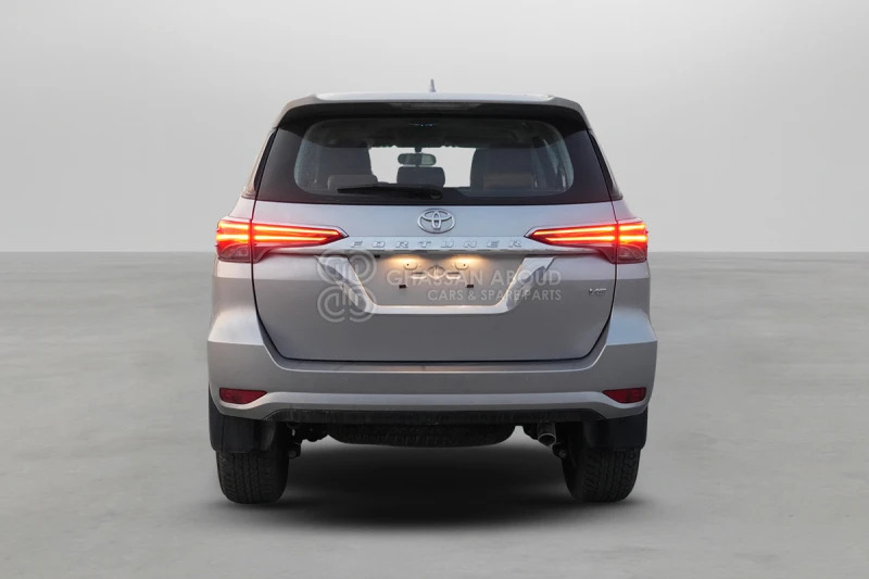 Toyota Fortuner 4x4 - SUV: slika Toyota Fortuner 4x4 - SUV Toyota Fortuner 4x4 - SUV: slika Toyota Fortuner 4x4 - SUV