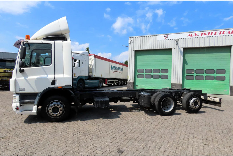 DAF CF 75.310 6x2, DUTCH TRUCK, 4.20 wheelbasis - Kamion-šasija: slika DAF CF 75.310 6x2, DUTCH TRUCK, 4.20 wheelbasis - Kamion-šasija DAF CF 75.310 6x2, DUTCH TRUCK, 4.20 wheelbasis - Kamion-šasija: slika DAF CF 75.310 6x2, DUTCH TRUCK, 4.20 wheelbasis - Kamion-šasija