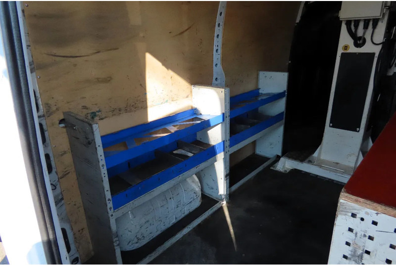 Dostavno vozilo Renault Master 10,5 m 3 SEATS, KLUBB, 3500 kg, euro6: slika Dostavno vozilo Renault Master 10,5 m 3 SEATS, KLUBB, 3500 kg, euro6