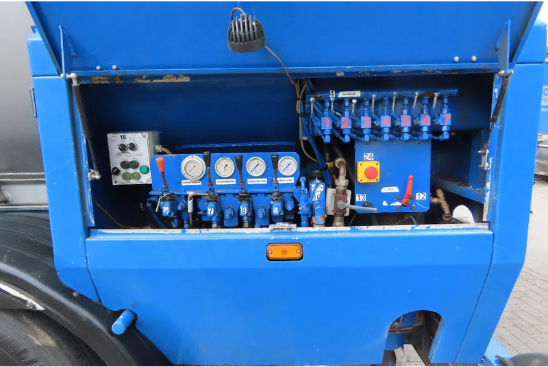 Poluprikolica cisterna ECOVRAC auger, HATZ engine, Radiocontrol, GREAT CONDITION!: slika Poluprikolica cisterna ECOVRAC auger, HATZ engine, Radiocontrol, GREAT CONDITION!