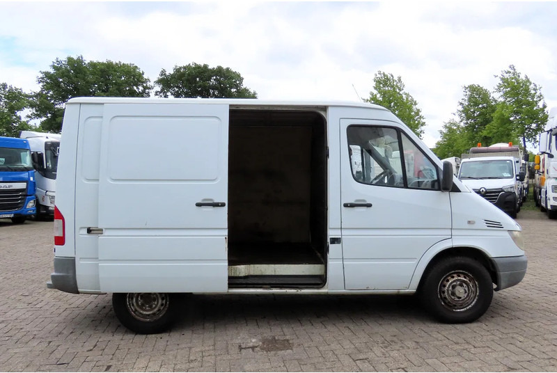 Mercedes-Benz Sprinter 208 3 seats. Very good bus! 100% engine and gearbox! France use - Furgon: slika Mercedes-Benz Sprinter 208 3 seats. Very good bus! 100% engine and gearbox! France use - Furgon Mercedes-Benz Sprinter 208 3 seats. Very good bus! 100% engine and gearbox! France use - Furgon: slika Mercedes-Benz Sprinter 208 3 seats. Very good bus! 100% engine and gearbox! France use - Furgon