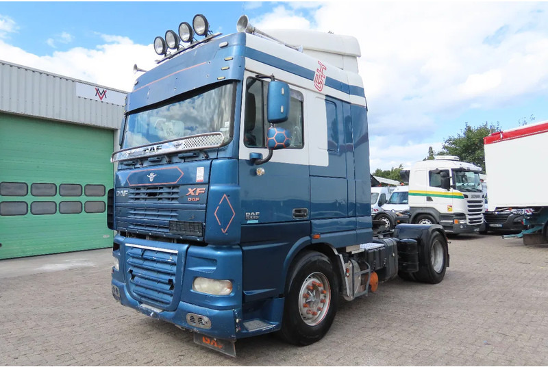 DAF XF 95.530 EURO4. Royal DAF! - Tegljač: slika DAF XF 95.530 EURO4. Royal DAF! - Tegljač DAF XF 95.530 EURO4. Royal DAF! - Tegljač: slika DAF XF 95.530 EURO4. Royal DAF! - Tegljač