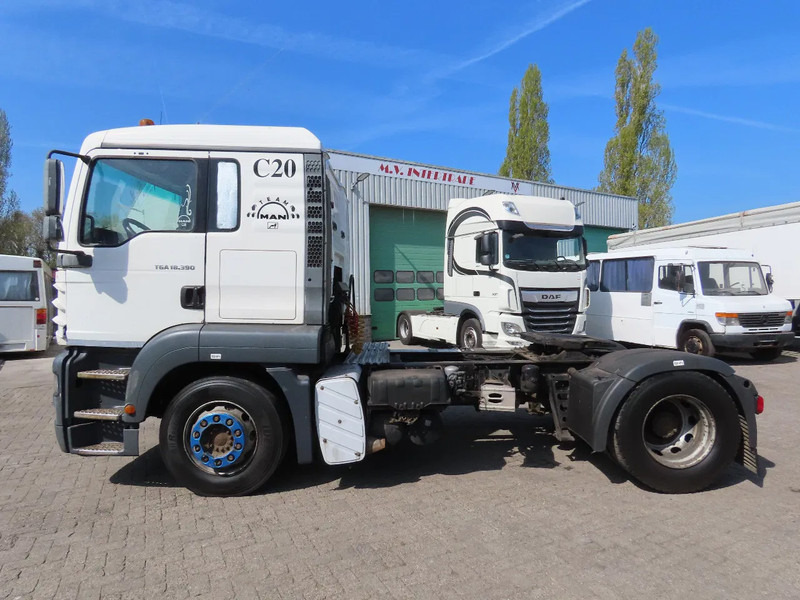 MAN TGA 18.390 Manual - Tegljač: slika MAN TGA 18.390 Manual - Tegljač MAN TGA 18.390 Manual - Tegljač: slika MAN TGA 18.390 Manual - Tegljač
