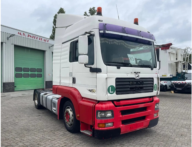 MAN TGA 18.410 EURO2 , Manual injection, FRIGO - Tegljač: slika MAN TGA 18.410 EURO2 , Manual injection, FRIGO - Tegljač MAN TGA 18.410 EURO2 , Manual injection, FRIGO - Tegljač: slika MAN TGA 18.410 EURO2 , Manual injection, FRIGO - Tegljač