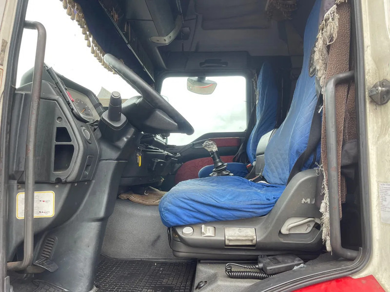 MAN TGA 18.410 EURO2 , Manual injection, FRIGO - Tegljač: slika MAN TGA 18.410 EURO2 , Manual injection, FRIGO - Tegljač MAN TGA 18.410 EURO2 , Manual injection, FRIGO - Tegljač: slika MAN TGA 18.410 EURO2 , Manual injection, FRIGO - Tegljač