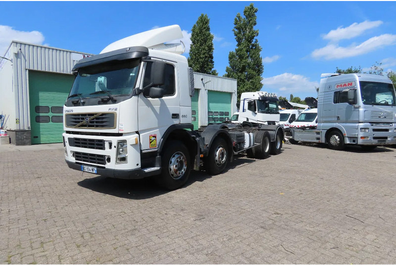 Volvo FM 12.380 8x4 FULL SPRING. 100% condition! - Kamion-šasija: slika Volvo FM 12.380 8x4 FULL SPRING. 100% condition! - Kamion-šasija Volvo FM 12.380 8x4 FULL SPRING. 100% condition! - Kamion-šasija: slika Volvo FM 12.380 8x4 FULL SPRING. 100% condition! - Kamion-šasija