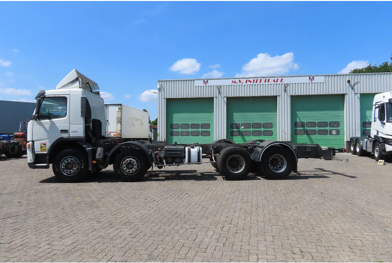Volvo FM 12.380 8x4 FULL SPRING. 100% condition! - Kamion-šasija: slika Volvo FM 12.380 8x4 FULL SPRING. 100% condition! - Kamion-šasija Volvo FM 12.380 8x4 FULL SPRING. 100% condition! - Kamion-šasija: slika Volvo FM 12.380 8x4 FULL SPRING. 100% condition! - Kamion-šasija