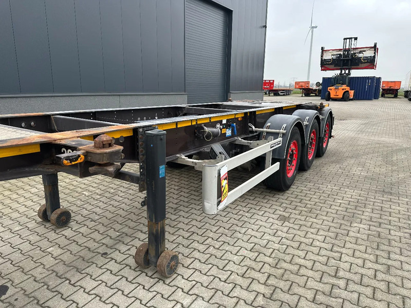 Transporter kontejnera/ Poluprikolica s izmjenjivim sanducima Burg 20FT ADR (EX/II, EX/III, FL, AT) Chassis, Empty weight : 3.690kg, SAF INTRADISC, 2x Liftaxle, NL-chassis: slika Transporter kontejnera/ Poluprikolica s izmjenjivim sanducima Burg 20FT ADR (EX/II, EX/III, FL, AT) Chassis, Empty weight : 3.690kg, SAF INTRADISC, 2x Liftaxle, NL-chassis