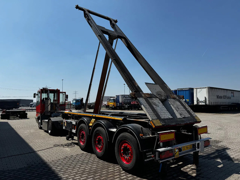 Van Hool 20FT, 66°/380V Tipping-chassis, ADR (EX/II, EX/III, FL, OX, AT), SAF, 2 liftaxles - Transporter kontejnera/ Poluprikolica s izmjenjivim sanducima: slika Van Hool 20FT, 66°/380V Tipping-chassis, ADR (EX/II, EX/III, FL, OX, AT), SAF, 2 liftaxles - Transporter kontejnera/ Poluprikolica s izmjenjivim sanducima Van Hool 20FT, 66°/380V Tipping-chassis, ADR (EX/II, EX/III, FL, OX, AT), SAF, 2 liftaxles - Transporter kontejnera/ Poluprikolica s izmjenjivim sanducima: slika Van Hool 20FT, 66°/380V Tipping-chassis, ADR (EX/II, EX/III, FL, OX, AT), SAF, 2 liftaxles - Transporter kontejnera/ Poluprikolica s izmjenjivim sanducima