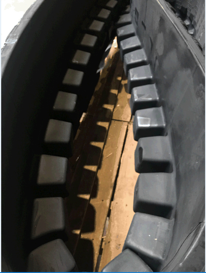 Rubber track for CNH and NH Combine 24" and 28.5" - Gusjenice za Kombajn za žetvu: slika Rubber track for CNH and NH Combine 24" and 28.5" - Gusjenice za Kombajn za žetvu Rubber track for CNH and NH Combine 24" and 28.5" - Gusjenice za Kombajn za žetvu: slika Rubber track for CNH and NH Combine 24" and 28.5" - Gusjenice za Kombajn za žetvu