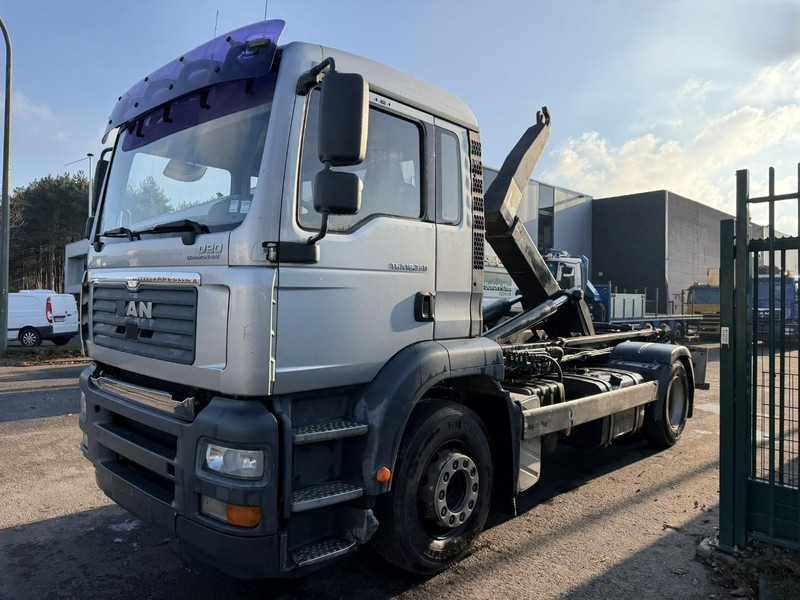 MAN TGA 18.350 4x2 19T HOOKLIFT / ABROLLKIPPER / GANCHO / AMPLIROL - EURO 3 - AS TRONIC AUTOMATIC - Kamion s kukastom dizalicom: slika MAN TGA 18.350 4x2 19T HOOKLIFT / ABROLLKIPPER / GANCHO / AMPLIROL - EURO 3 - AS TRONIC AUTOMATIC - Kamion s kukastom dizalicom MAN TGA 18.350 4x2 19T HOOKLIFT / ABROLLKIPPER / GANCHO / AMPLIROL - EURO 3 - AS TRONIC AUTOMATIC - Kamion s kukastom dizalicom: slika MAN TGA 18.350 4x2 19T HOOKLIFT / ABROLLKIPPER / GANCHO / AMPLIROL - EURO 3 - AS TRONIC AUTOMATIC - Kamion s kukastom dizalicom