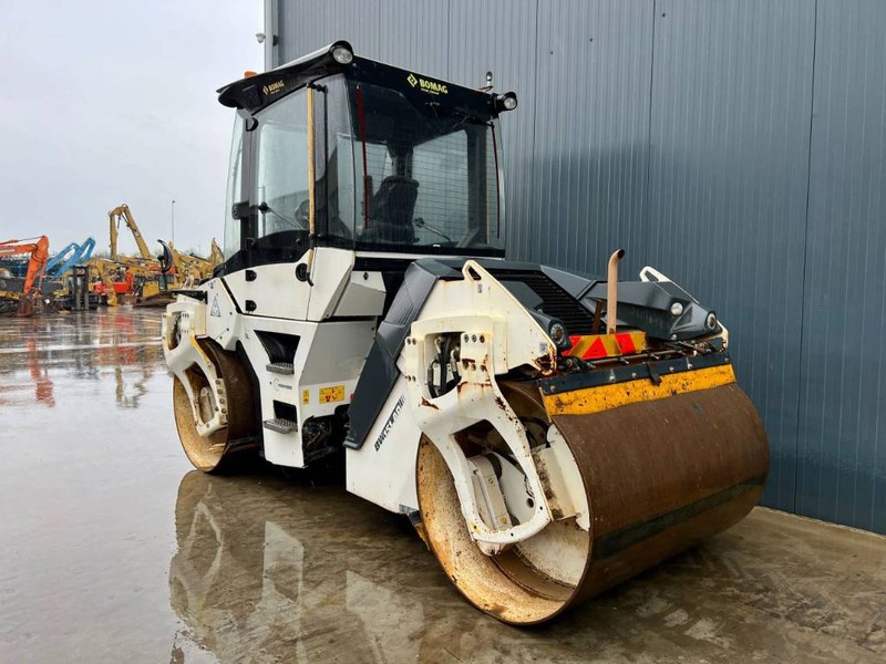 Bomag BW151AD-5 - Valjak: slika Bomag BW151AD-5 - Valjak Bomag BW151AD-5 - Valjak: slika Bomag BW151AD-5 - Valjak