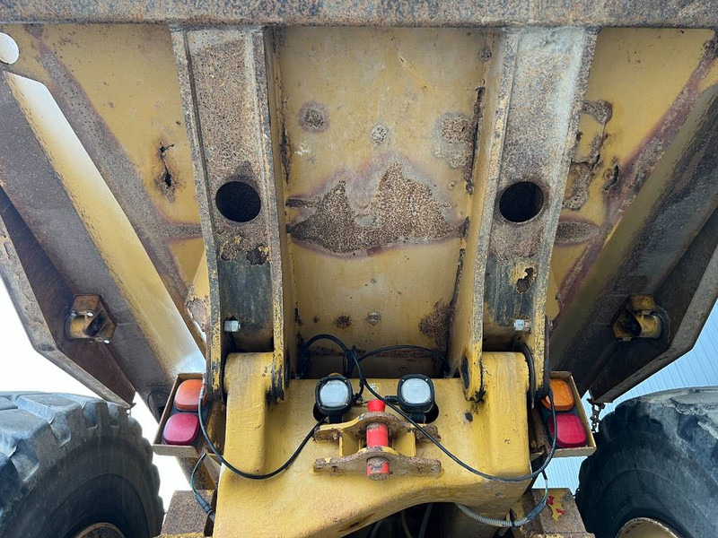 Zglobni istovarivač Cat 730: slika Zglobni istovarivač Cat 730