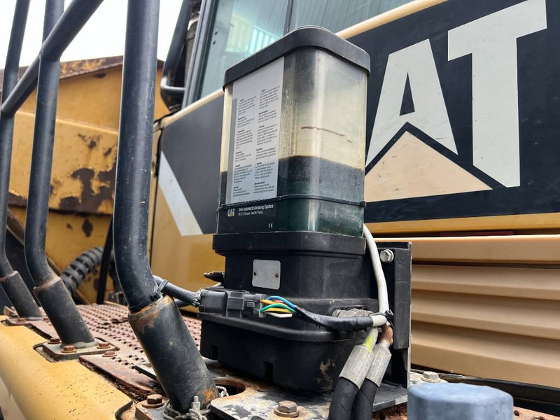 Zglobni istovarivač Cat 730: slika Zglobni istovarivač Cat 730