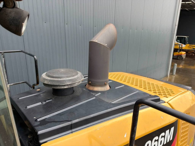 Utovarivač na kotačima Cat 966M XE: slika Utovarivač na kotačima Cat 966M XE