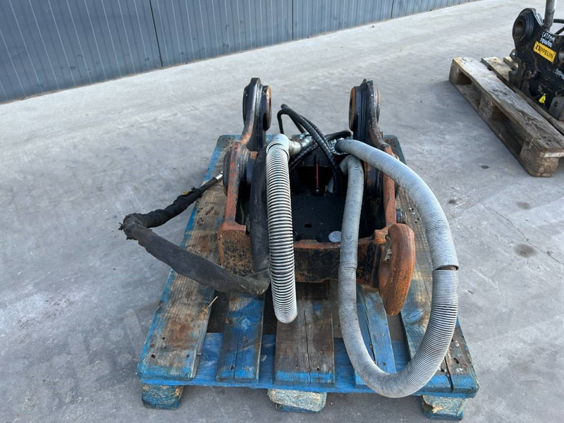 OilQuick OQ65 - M314F / M316F / M318F - Brza spojka za Građevinski strojevi: slika OilQuick OQ65 - M314F / M316F / M318F - Brza spojka za Građevinski strojevi OilQuick OQ65 - M314F / M316F / M318F - Brza spojka za Građevinski strojevi: slika OilQuick OQ65 - M314F / M316F / M318F - Brza spojka za Građevinski strojevi