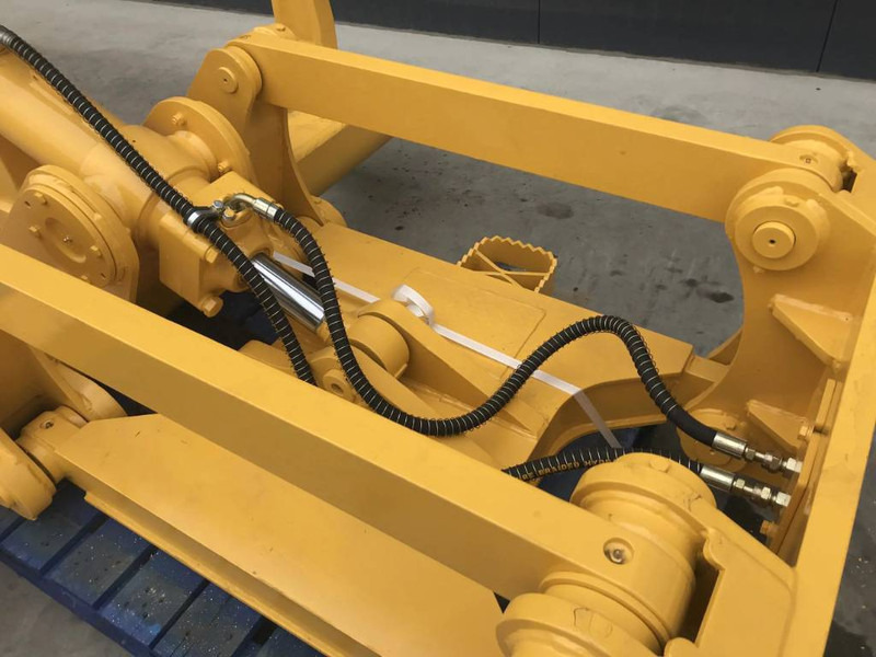Komatsu D65 - Priključak za Građevinski strojevi: slika Komatsu D65 - Priključak za Građevinski strojevi Komatsu D65 - Priključak za Građevinski strojevi: slika Komatsu D65 - Priključak za Građevinski strojevi
