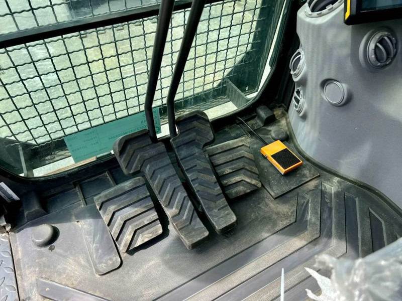 Novi Bager gusjeničar Volvo EC210: slika Novi Bager gusjeničar Volvo EC210 Novi Bager gusjeničar Volvo EC210: slika Novi Bager gusjeničar Volvo EC210