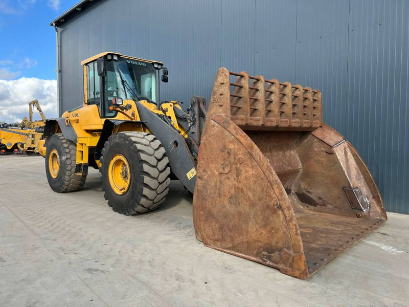 Volvo L120F - Utovarivač na kotačima: slika Volvo L120F - Utovarivač na kotačima Volvo L120F - Utovarivač na kotačima: slika Volvo L120F - Utovarivač na kotačima