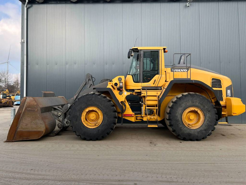 Volvo L220H - Utovarivač na kotačima: slika Volvo L220H - Utovarivač na kotačima Volvo L220H - Utovarivač na kotačima: slika Volvo L220H - Utovarivač na kotačima