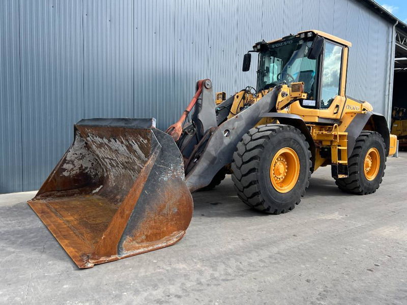 Volvo L90F - Utovarivač na kotačima: slika Volvo L90F - Utovarivač na kotačima Volvo L90F - Utovarivač na kotačima: slika Volvo L90F - Utovarivač na kotačima