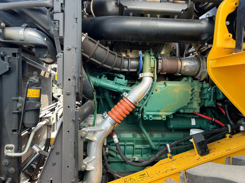 Volvo L90H - Utovarivač na kotačima: slika Volvo L90H - Utovarivač na kotačima Volvo L90H - Utovarivač na kotačima: slika Volvo L90H - Utovarivač na kotačima