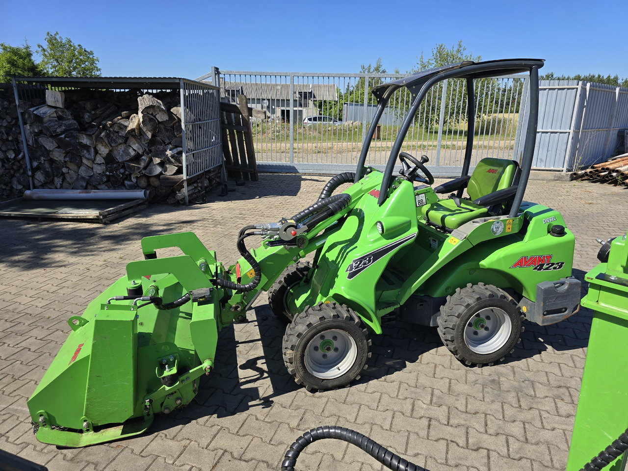 AVANT 423 - Mini utovarivač: slika AVANT 423 - Mini utovarivač AVANT 423 - Mini utovarivač: slika AVANT 423 - Mini utovarivač