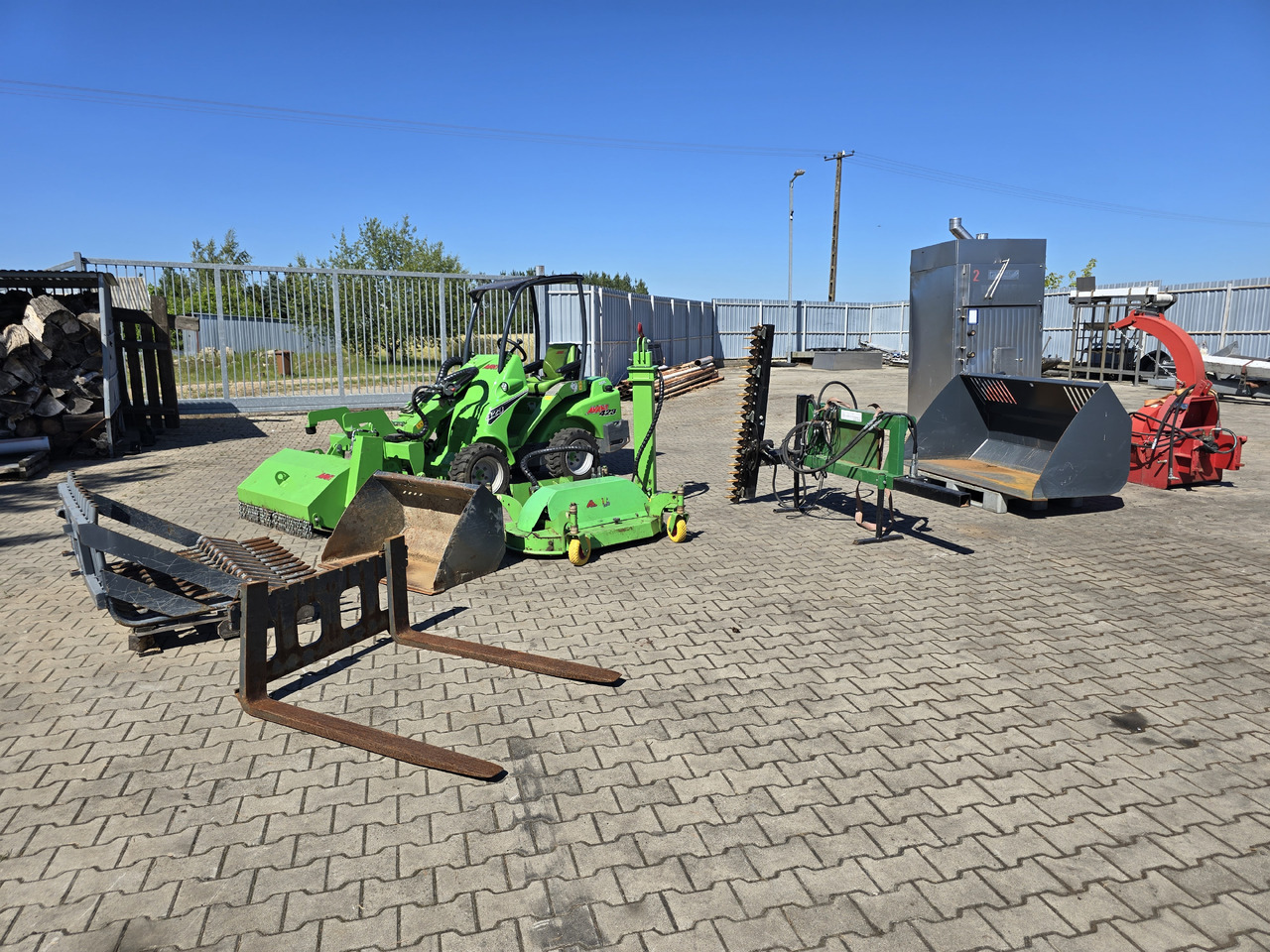 AVANT 423 - Mini utovarivač: slika AVANT 423 - Mini utovarivač AVANT 423 - Mini utovarivač: slika AVANT 423 - Mini utovarivač