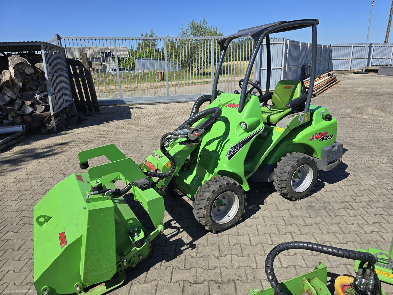 AVANT 423 - Mini utovarivač: slika AVANT 423 - Mini utovarivač AVANT 423 - Mini utovarivač: slika AVANT 423 - Mini utovarivač