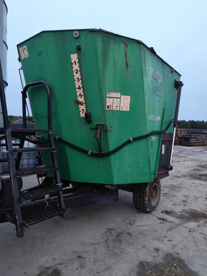 Auto-Agro T-011 - Vagon-miješalica za krmivo: slika Auto-Agro T-011 - Vagon-miješalica za krmivo Auto-Agro T-011 - Vagon-miješalica za krmivo: slika Auto-Agro T-011 - Vagon-miješalica za krmivo