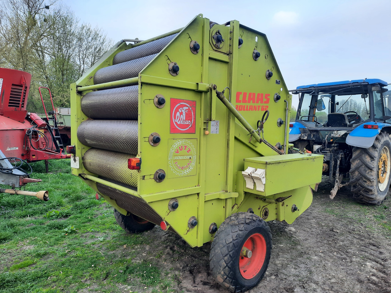 CLAAS ROLLANT 62 - Rolo balirka: slika CLAAS ROLLANT 62 - Rolo balirka CLAAS ROLLANT 62 - Rolo balirka: slika CLAAS ROLLANT 62 - Rolo balirka