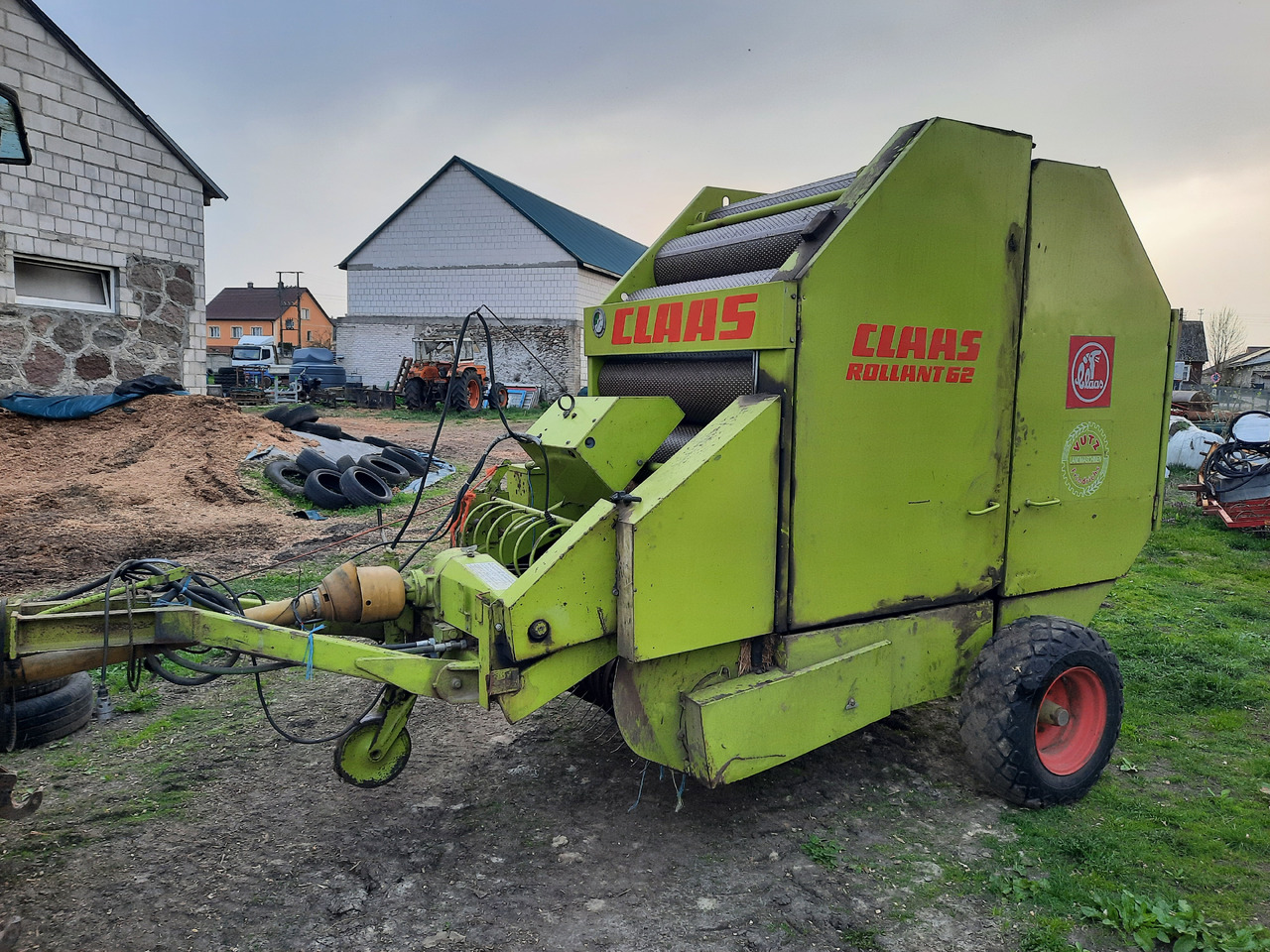 CLAAS ROLLANT 62 - Rolo balirka: slika CLAAS ROLLANT 62 - Rolo balirka CLAAS ROLLANT 62 - Rolo balirka: slika CLAAS ROLLANT 62 - Rolo balirka