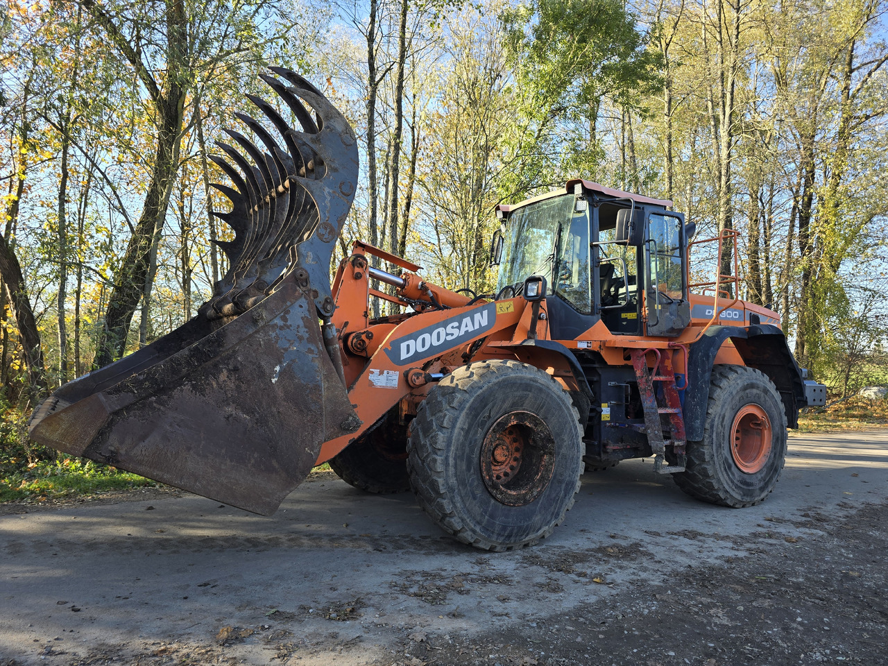 DOOSAN DL300-3 z WAGĄ - Utovarivač na kotačima: slika DOOSAN DL300-3 z WAGĄ - Utovarivač na kotačima DOOSAN DL300-3 z WAGĄ - Utovarivač na kotačima: slika DOOSAN DL300-3 z WAGĄ - Utovarivač na kotačima