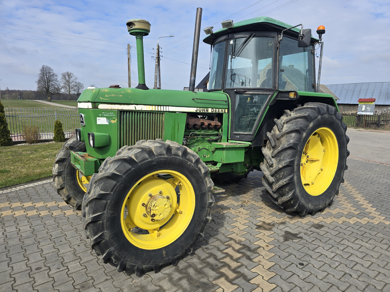JOHN DEERE 3140 - Traktor: slika JOHN DEERE 3140 - Traktor JOHN DEERE 3140 - Traktor: slika JOHN DEERE 3140 - Traktor