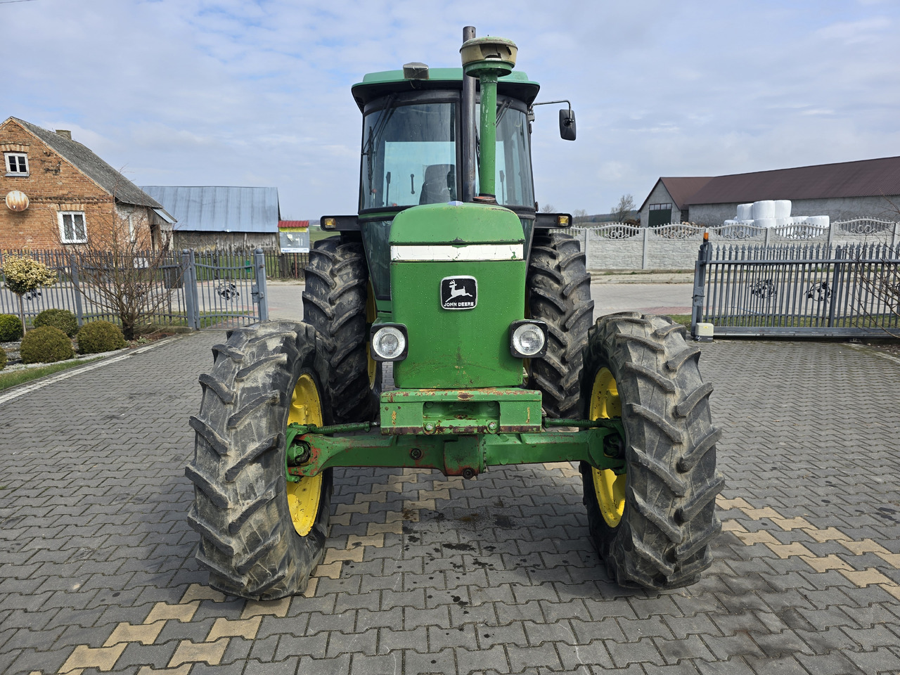 JOHN DEERE 3140 - Traktor: slika JOHN DEERE 3140 - Traktor JOHN DEERE 3140 - Traktor: slika JOHN DEERE 3140 - Traktor