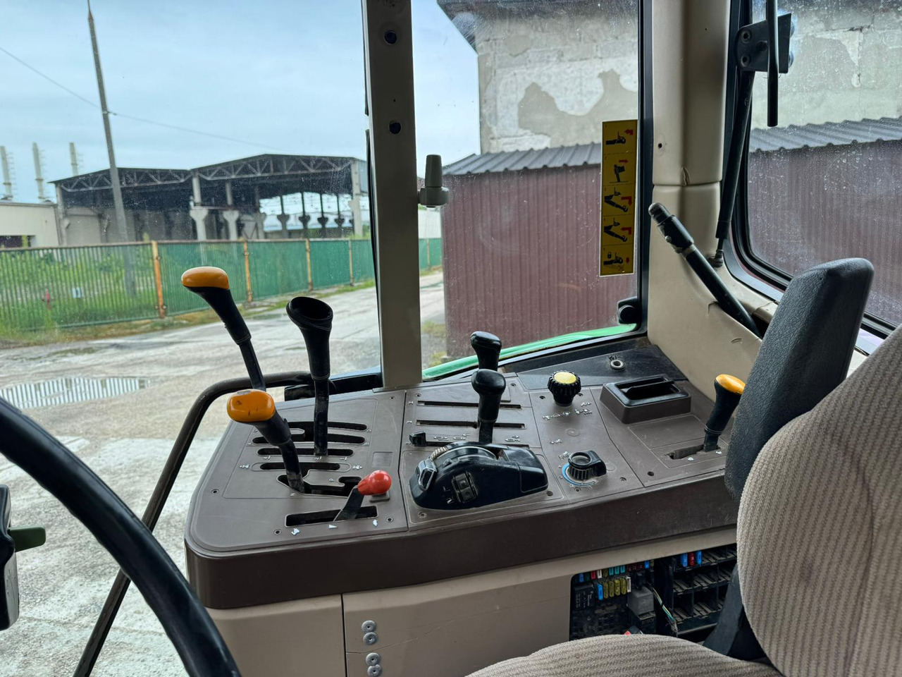 JOHN DEERE 6110 - Traktor: slika JOHN DEERE 6110 - Traktor JOHN DEERE 6110 - Traktor: slika JOHN DEERE 6110 - Traktor