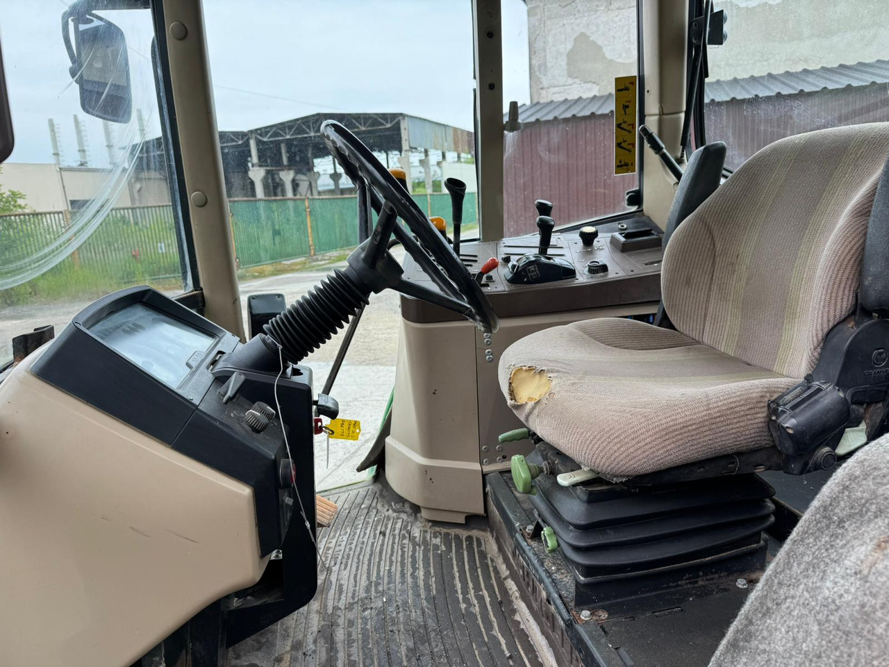 JOHN DEERE 6110 - Traktor: slika JOHN DEERE 6110 - Traktor JOHN DEERE 6110 - Traktor: slika JOHN DEERE 6110 - Traktor