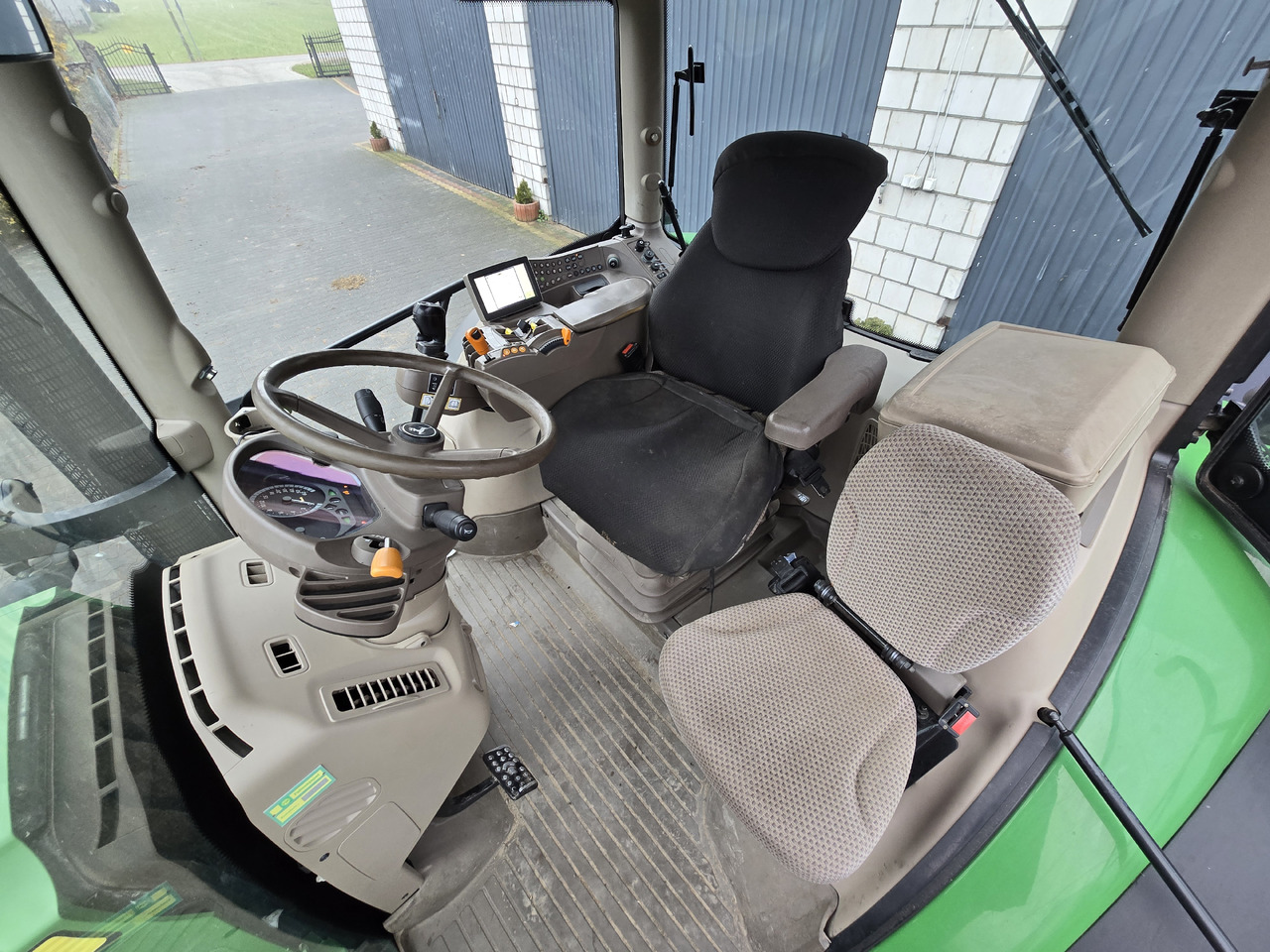 JOHN DEERE 6140R - Traktor: slika JOHN DEERE 6140R - Traktor JOHN DEERE 6140R - Traktor: slika JOHN DEERE 6140R - Traktor